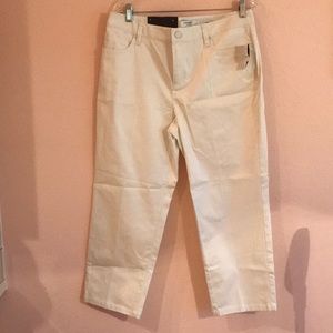 Women’s Liz Claiborne White Capri’s Size 12 New